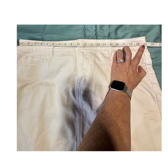 EUC Torrid Mini “Optic” White Denim/Jean Skirt Plus Size 18W - Picture 4 of 8